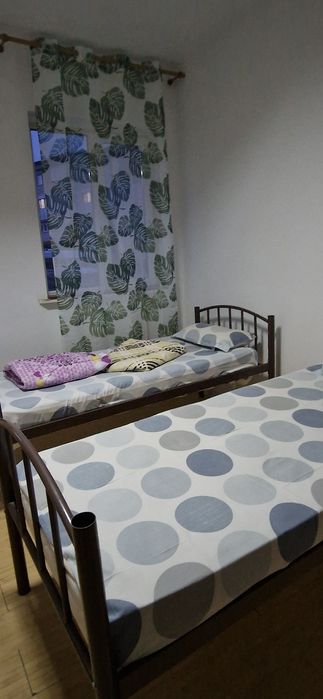 De ichiriat etaj cu 9 camere ,cu 2,3,4,5 paturi/camera