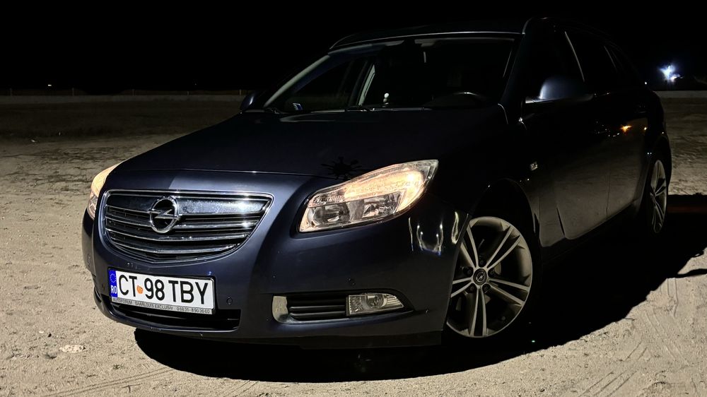 Vând Opel Insignia