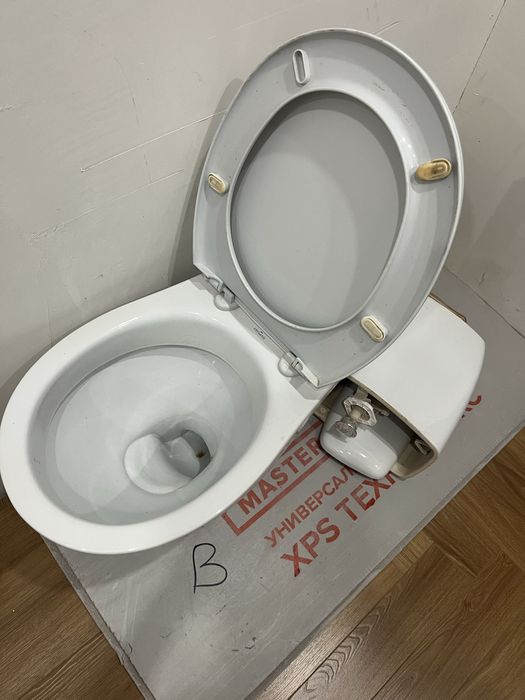 продается унитаз с бочком