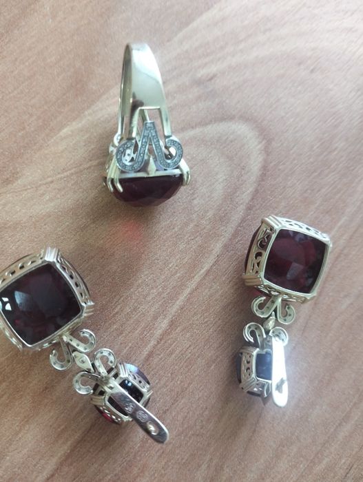 Продам комплект общ вес 22 гр