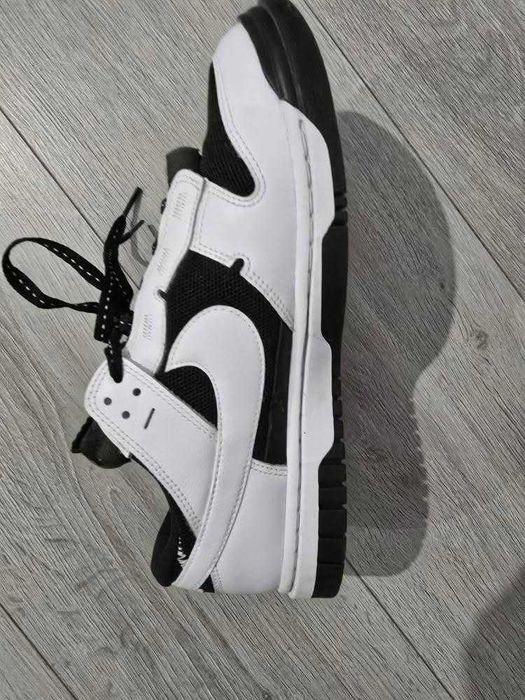 Vand Nike Sport Dunk Low.