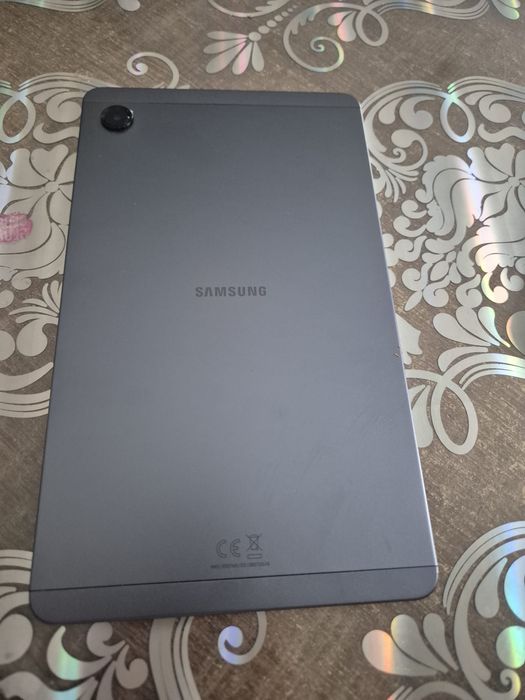 Vand 2 telefoane si o tableta