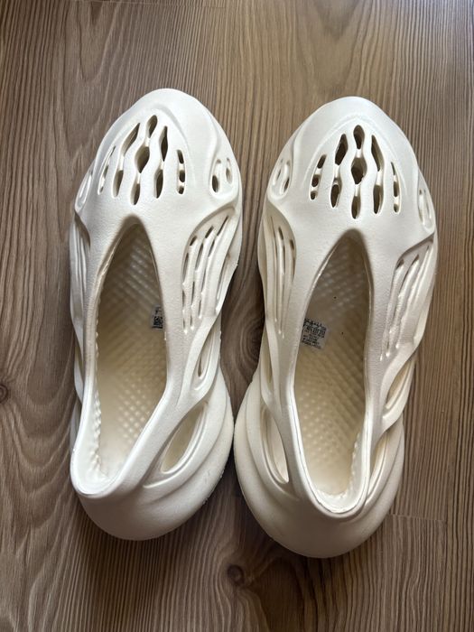 Адидас yeezy foam