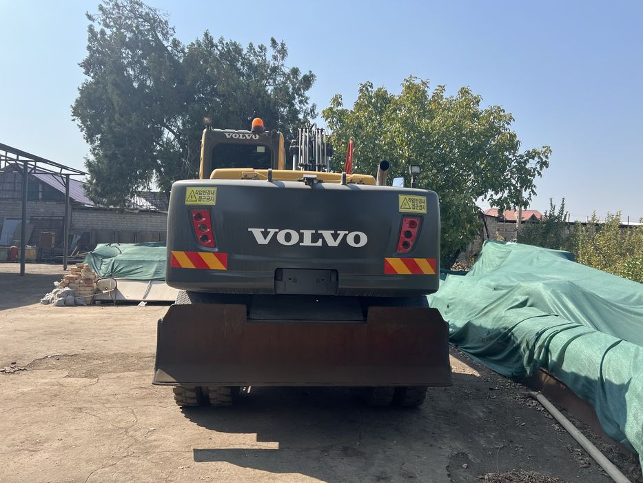 Экскаватор хизмати