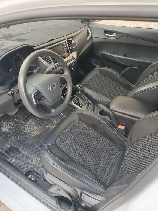 Продаю машину очень хорошая hyundai accent 2020 год пробег 59.000