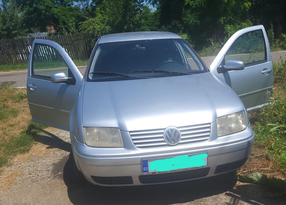 VOLKSWAGEN Bora