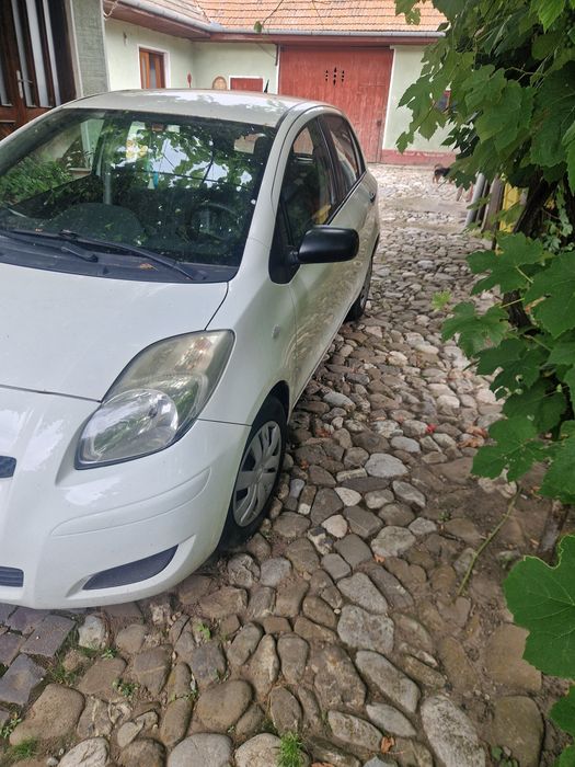 Toyota yaris de vanzare