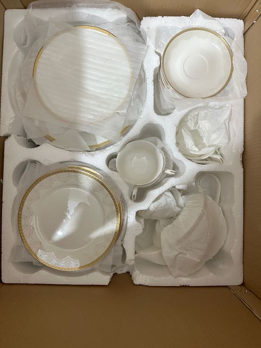 Столово- чайный сервис на 12 персон,103 предмета