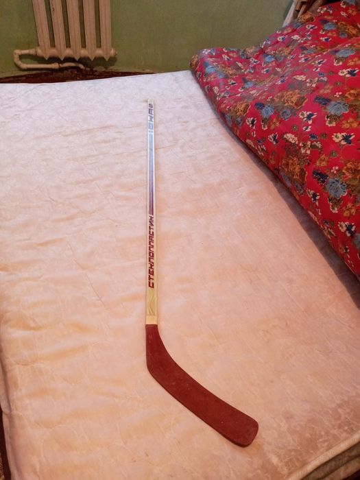 Продам хоккейные клюшки