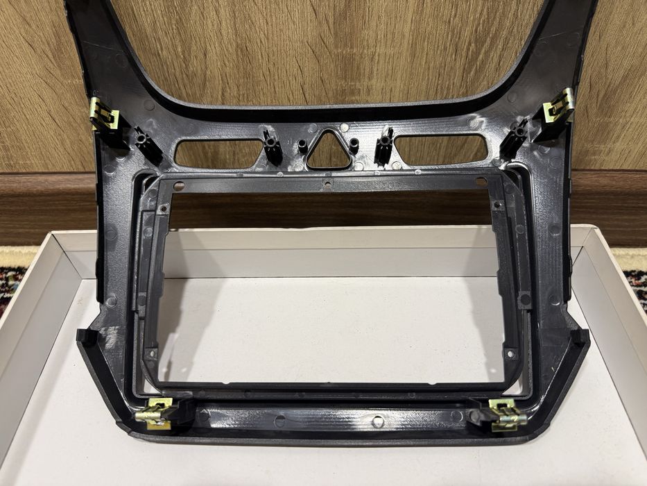 Продается рамка под монитор для автомобиля кобольт