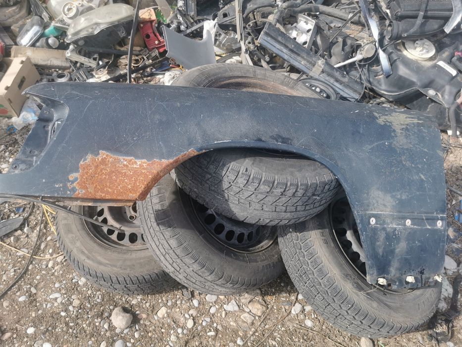 Запчастей на машине машину мерседес