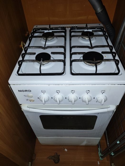 Продам газовую плиту