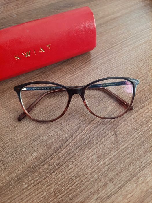 Продавам диоптрични очила!