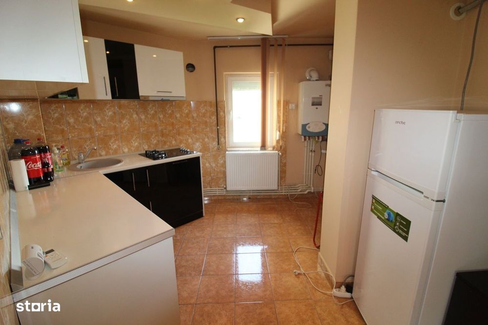 Vând apartament 2 camere în Hunedoara, zona Micro5-Bd. Dacia, et. 3...