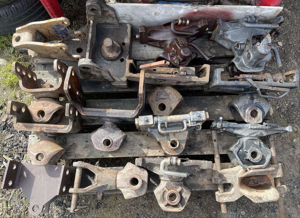 Vand cuple remorcare pentru tractoare