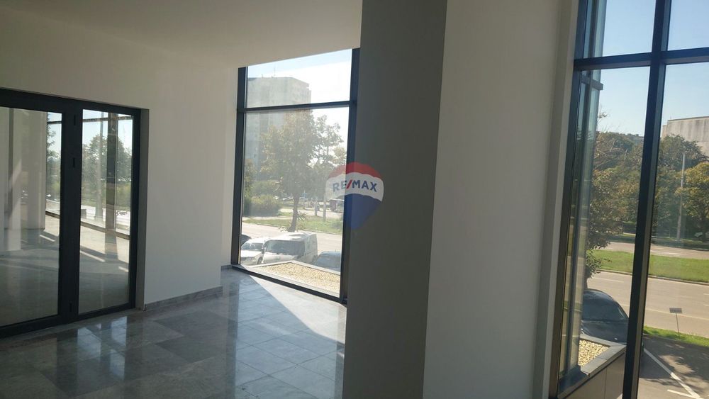 Продава се Магазин в Варна, Чайка - 733 кв.м за 2040 €/кв.м - Снимка #12