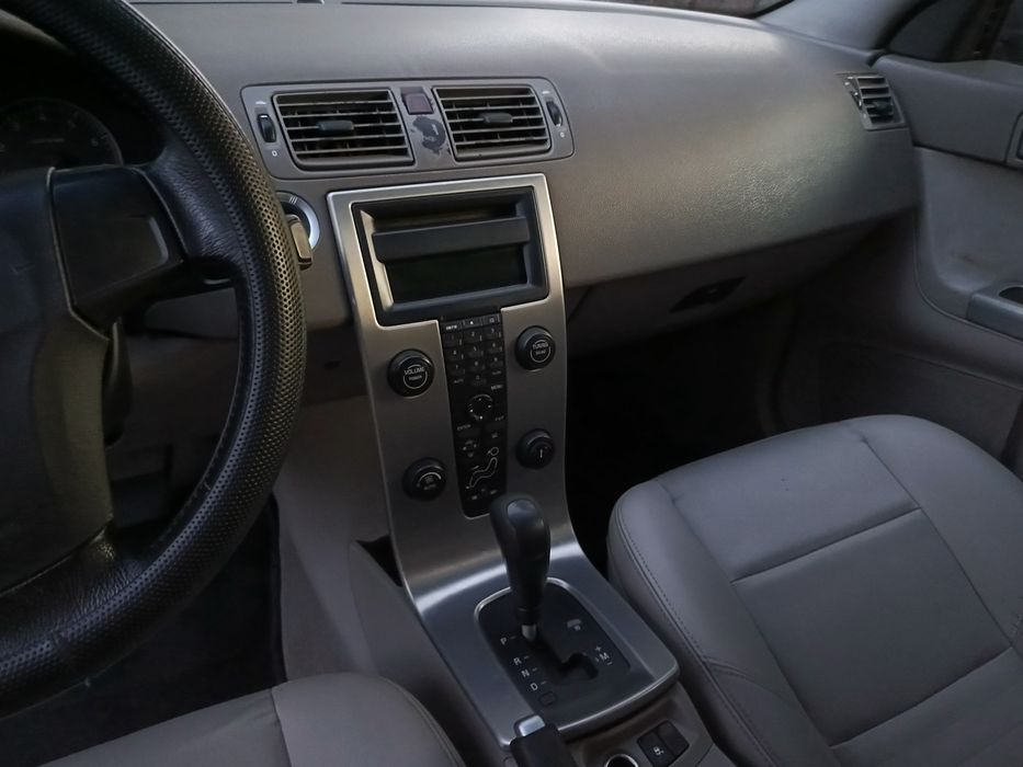 Автомобиль Volvo S40