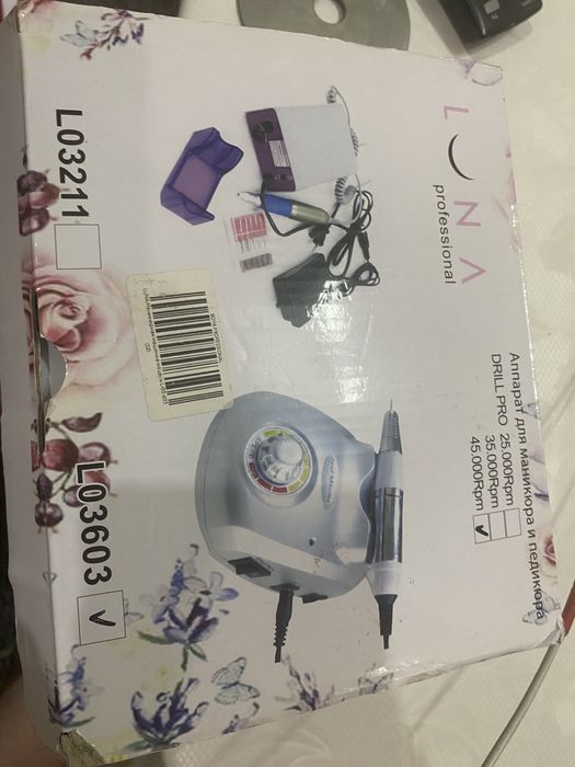 Маникюрный стол с лампой