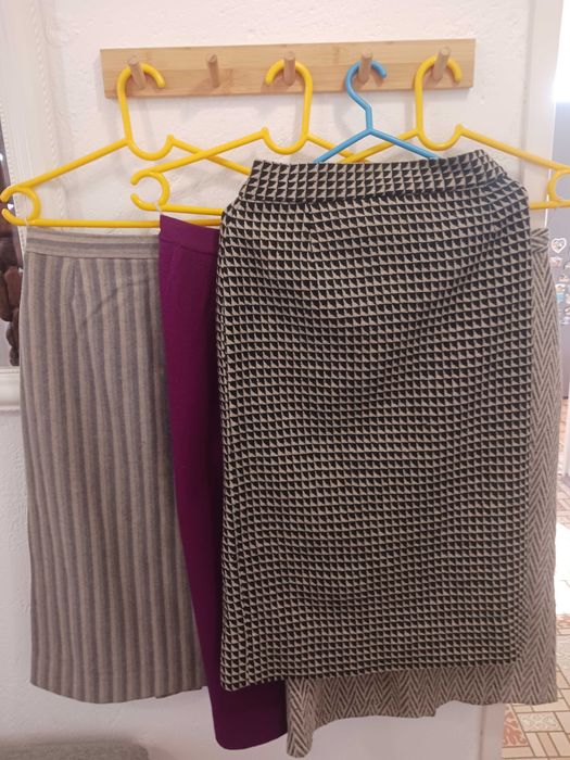 Дамски вълнени поли 4броя