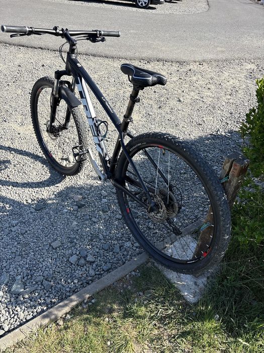 Vând Trek Marlin 5 – 29” – foarte bine întreținută