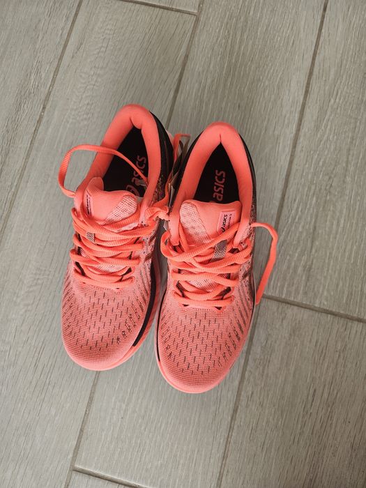 Vând Adidași Asics,noi cu eticheta