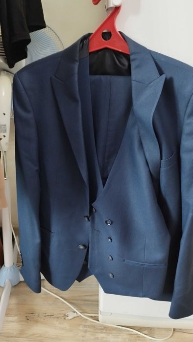 Продам костюм с жилетом