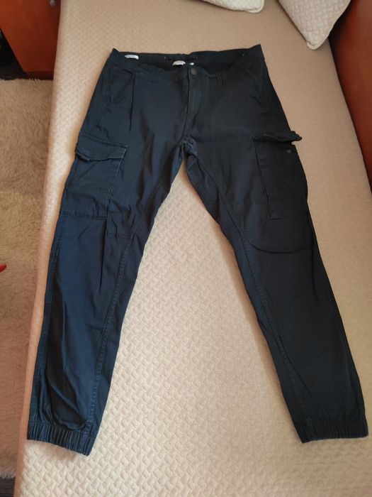 "Jake & Jones" и "Only and Sons", 36/32