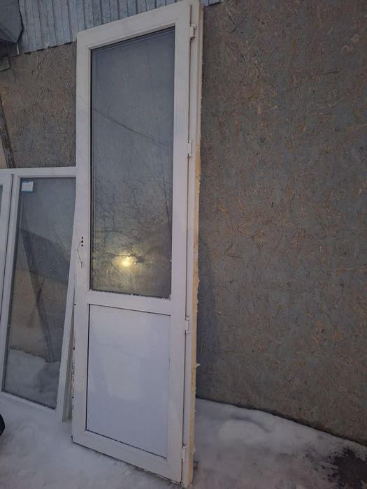 Продам балконную дверь