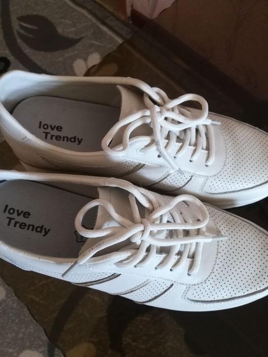 Продам кроссовки