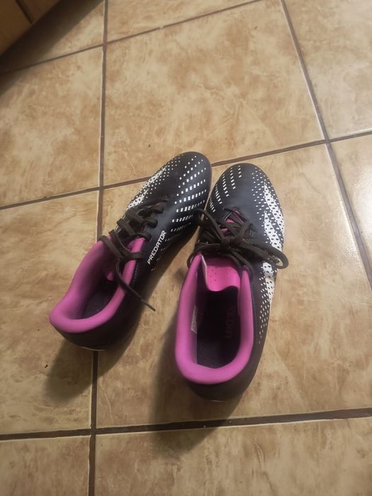 Ghete de fotbal predator