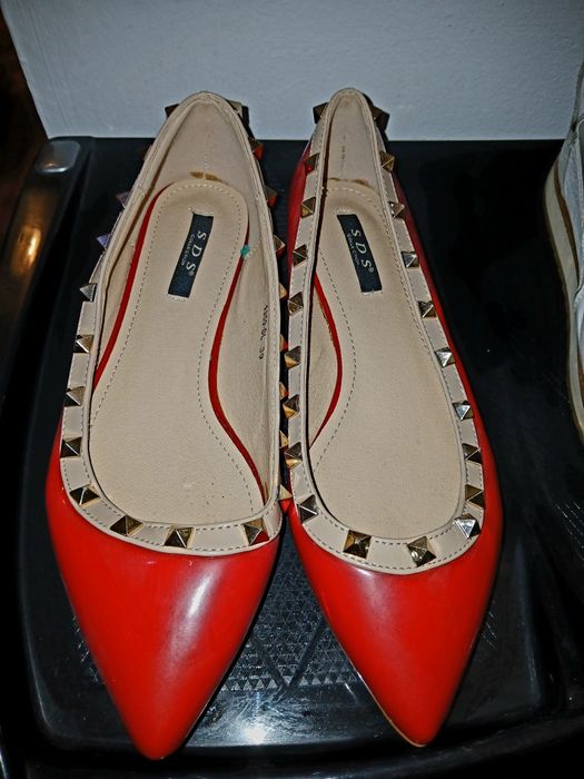 Balerini rosii de piele cu tinte ,noi