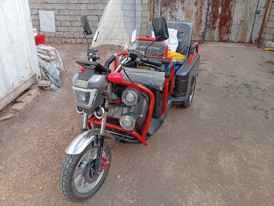 Skuter sotiladi arzon va yangi