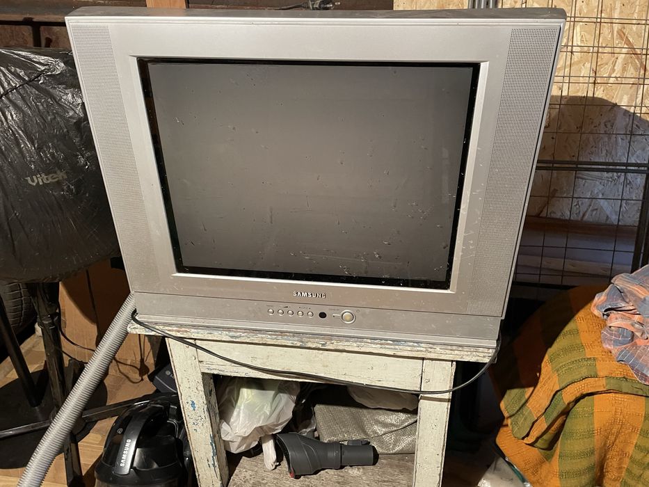 Телевизор samsung пузатый.