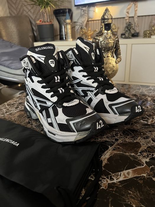 Balenciaga runner high