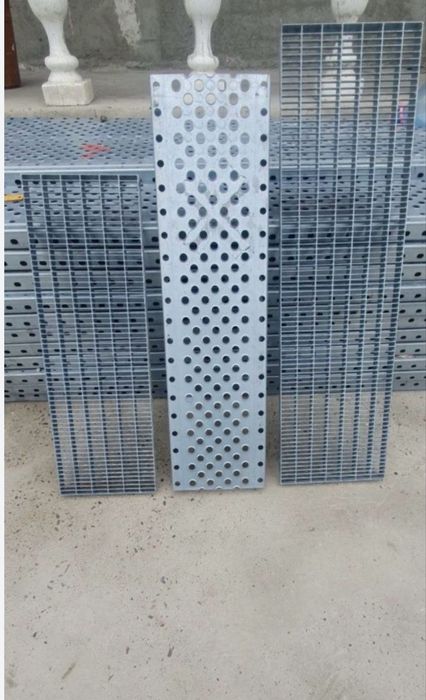 Trepte zencate galvanizate