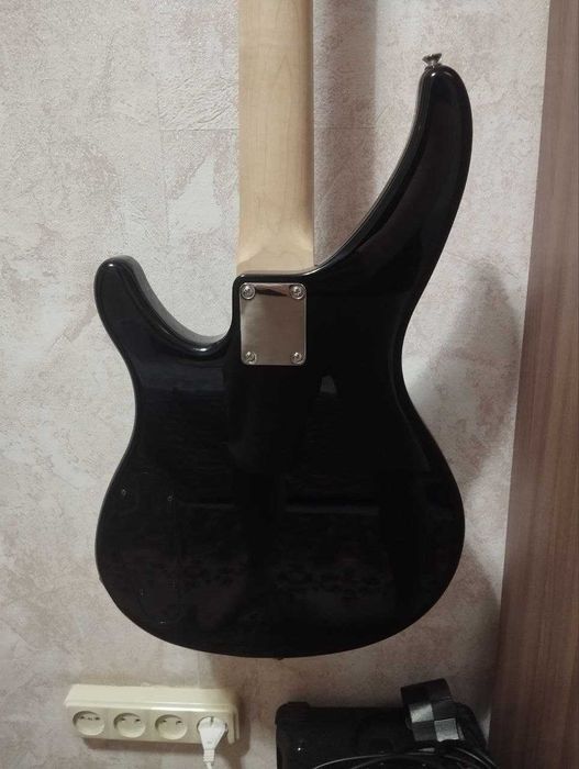 Бас гитара Yamaha TRBX174