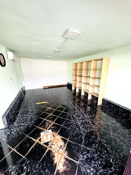 Spațiu comercial de vânzare