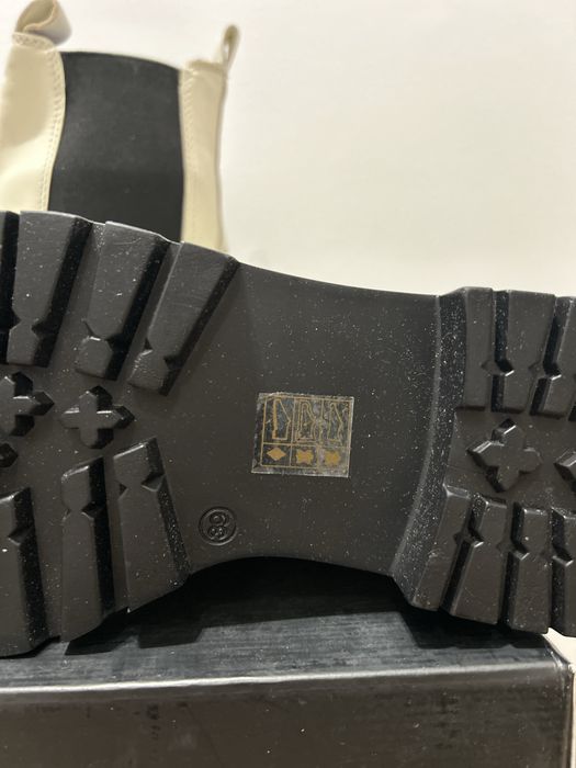Ghete de piele, 39