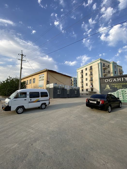 Noturar bino sotiladi