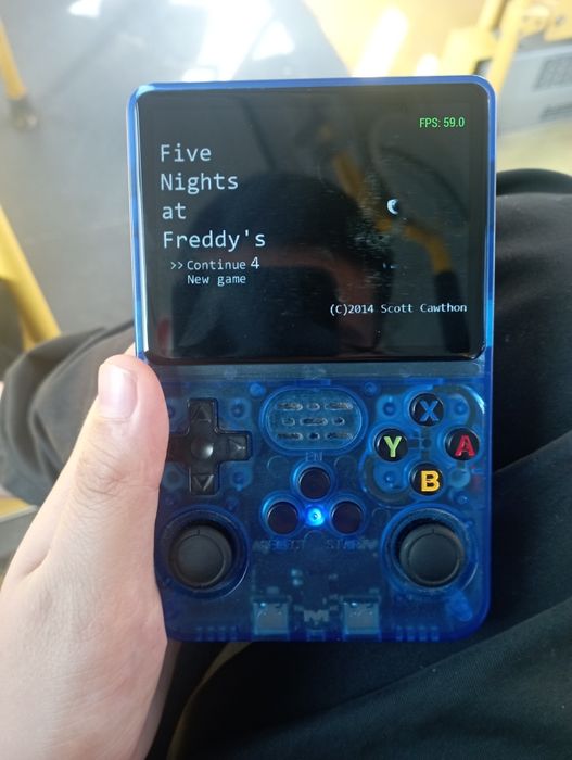 Приставка r36s прошитая (продам-обмен)