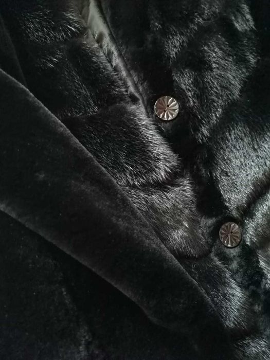 Шуба мутон. Новая. Торг.