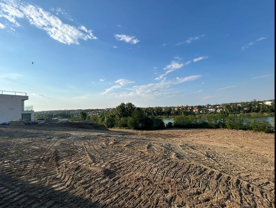 Proprietar! Teren intravilan cu deschidere la lac Ezareni!
