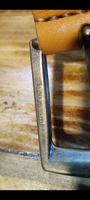 Кожаный  ремень в подарочной коробке