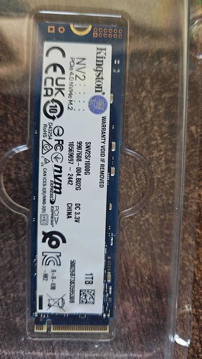 PC Gaming si AI White 7950X X670E 64GB NVME 1TB 5090 32GB NZXT