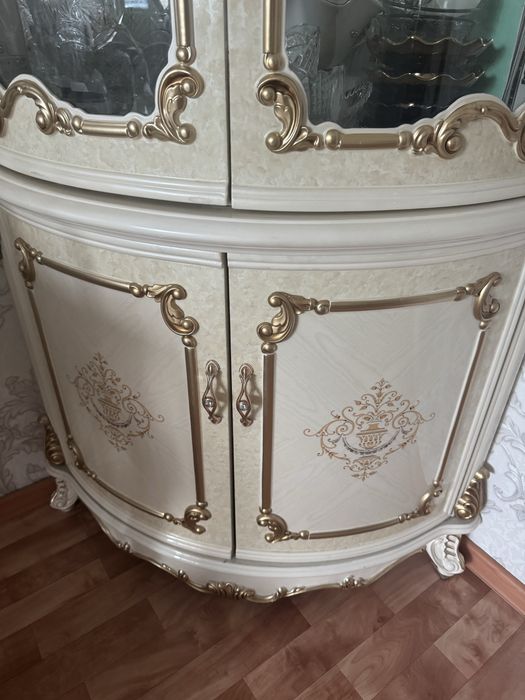 Угловой сервант Шкаф для зала