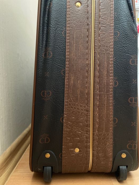 Оригинален куфар на Christian Dior.