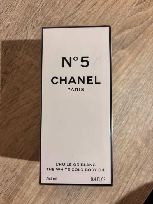 Chanel 5  олио за тяло с бели блестящи частици