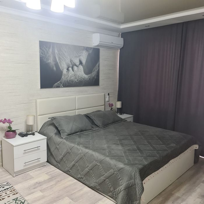 Продам кровать и 2 тумбыб/у