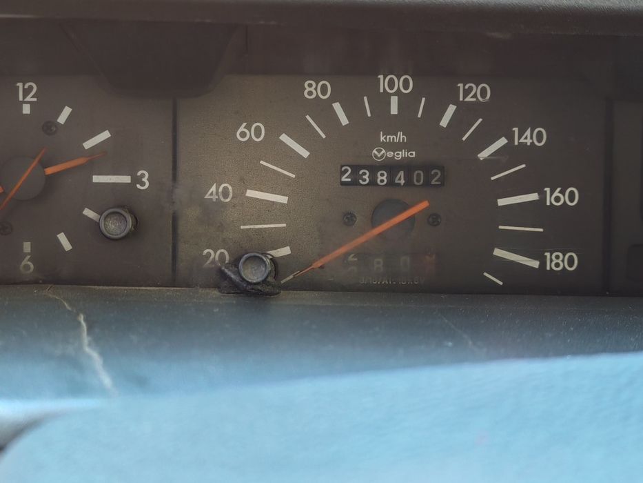 Vând Peugeot 205