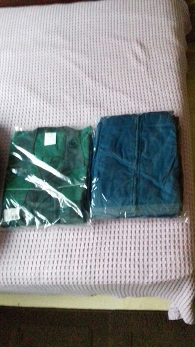 Продавам зимни и летни нови работни дрехи